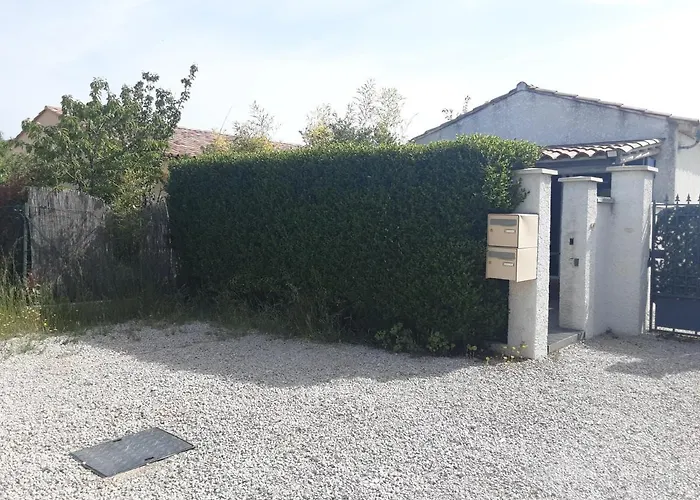 Holiday home Bord Verdon T2 Maisonnette 35m2 Climatisation - Terrasse 25m2-classe 3etoiles Greoux-les-Bains
